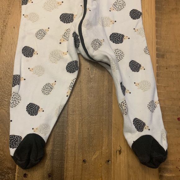 3 for $15/ Tuffy Hedgehog Zipper PJs (6 M) - Picture 3 of 3